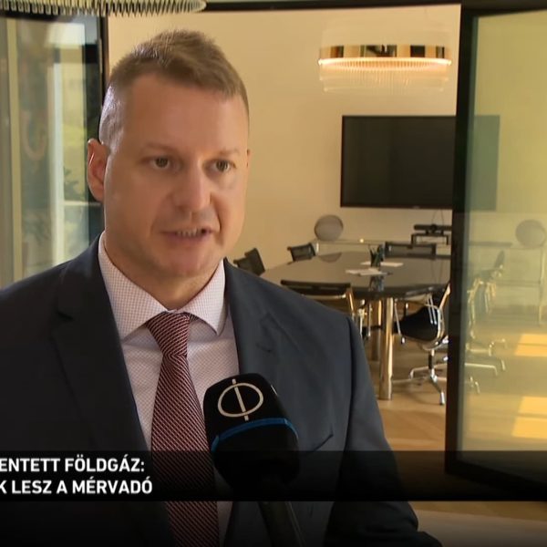 Dr. Tóth Máté - Energiajogász - Híradó 2022-08-23 A fűtőérték lesz a mérvadó. Azért, hogy senkit ne érjen hátrány, megemelik az éves elfogyasztható hőmennyiséget.