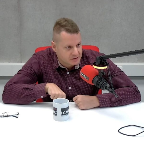 Nyilvánvalóan sokat árt, mégis erőltetik a gázár sapkát Európában - Karc FM -Dr. Tóth Máté Energiajogász
