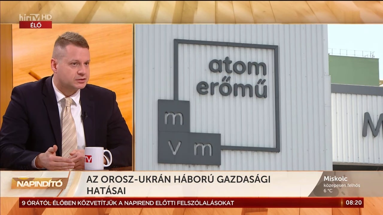 ♾ TIZEDIK – itt tartunk a szankciós csomagok számában. A cél talán a végtelen, ami egy izgalmas kísérlet annak igazolására, hogy ez a fogalom (a végtelen) pusztán matematikai-e, vagy a valóságban is létező. A szankcionálható területek viszont fogynak: 🌬a levegőt még ugyan nem, de 🛣 az aszfaltot már szankció alá vonja az új csomi. 🙂 Tényleg, nem viccelek, és az Európai Unió sem. (Még) komoly(abb)ra fordítva: bár végül nem része a csomagnak a nukleáris együttműködés, vajon nyugodtak lehetünk PaksII kapcsán? ☢️ Mit jelent, hogy az EU a szolgáltatásokat is szankcionálja a termékek mellett? Mit jelentenek a kettős felhasználású termékek?