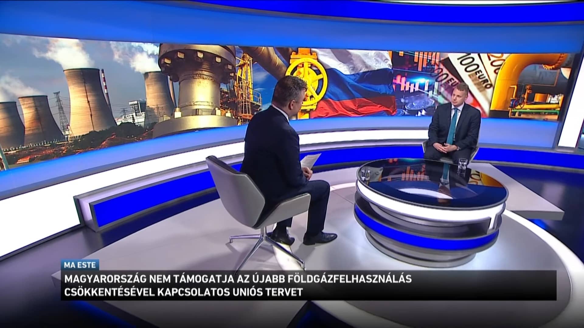 Szijjártó Péter az energiaminiszteri tanácsülés után beszámolt arról, hogy a bizottság a korábbi, 15 százalékos földgázcsökkentést javasló rendeletét meghosszabbítaná a nyárra is, amivel a tagállamoktól venne el újra hatásköröket.