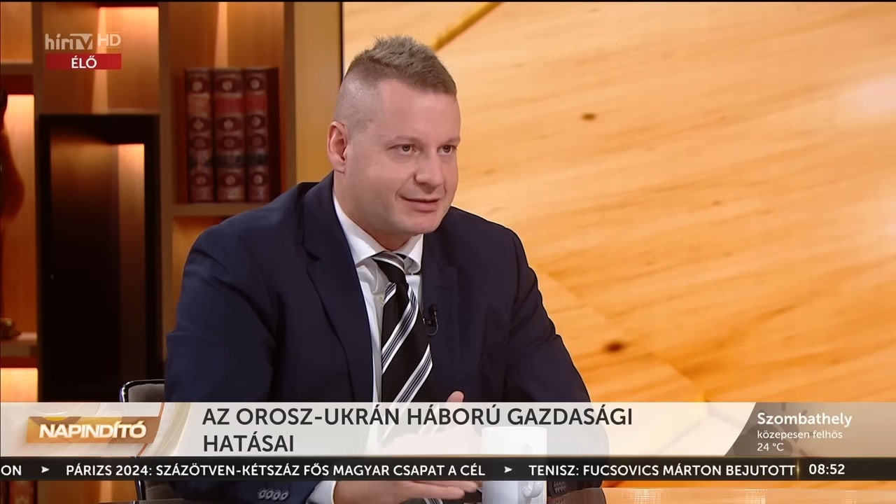 A G20 csúcs találkozó üzenete a blokkosodás, különösen az energetikai változások terén. A világban átalakulás zajlik, új szereplők jelennek meg, például Kína. Az Egyesült Államok gazdasági és energetikai pozíciója is megváltozott az elmúlt években, és most erősebb szerepet játszik a nemzetközi térben. Az Európai Unió is függ Kínától az zöld energiaforrások és elektromos autók terén.