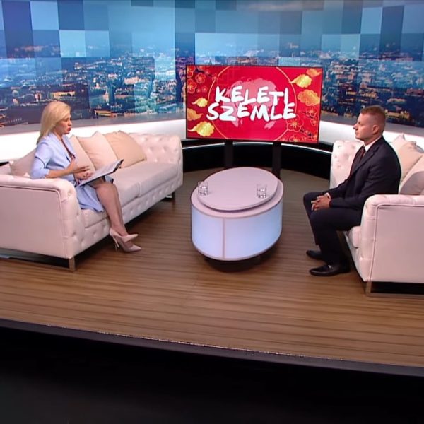 A kínai társadalom, gazdaság és politika elemzése szakértőkkel a globális világra gyakorolt hatásai kapcsán Kell-e félni az akkumulátorgyáraktól? miért olyan fontos, hogy akkumulátor-nagyhatalommá váljon Magyarország?