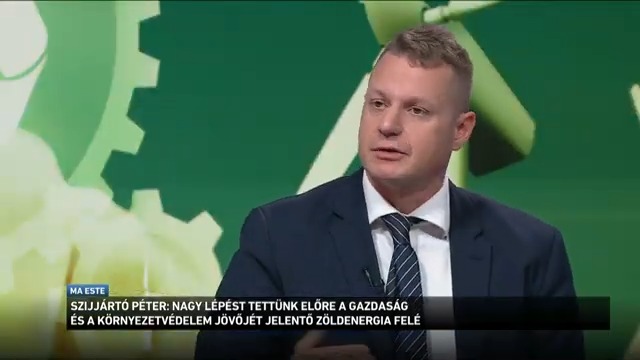 A magyar gazdaság jövője a zöld energia – erről beszélt Orbán Viktor. A miniszterelnök szerint, ha zöld világot akarunk, akkor a hagyományos ipargazdaságot új, modern, természetbarát gazdasággá kell alakítani. Hozzátette, 10 év múlva, Paks 2-t befejezve a magyar gazdaság 52 százalékában nukleáris, 39 százalékában pedig megújuló, döntően napenergiát állít majd elő.