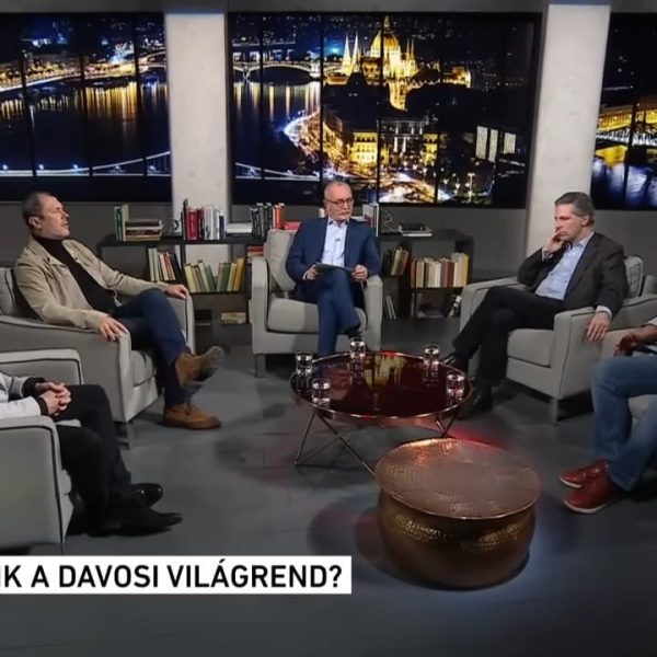 A mai adásban elsőként erre keressük a választ. Majd arról beszélgetünk, hogy a gazdatüntetések miatt gyakorlatilag blokád alatt áll Németország, A német kormány a saját felelőtlenségének árát fizettetné meg a gazdákkal. De mi áll a tüntetések mögött és vajon belebukhat-e a berlini kormány az országot megbénító tüntetésekbe? - Ez itt a kérdés!