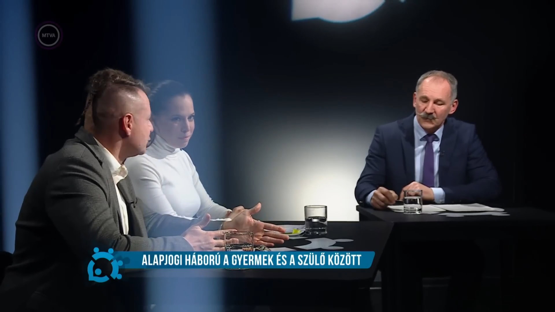 Vendégek: Kepe Nóra társadalomkutató Fűrész Tünde a KINCS elnöke Tóth Máté jogász Pöltl Ákos az MCC családbiztonsági szakértője Az M5 a közmédia kulturális csatornája.